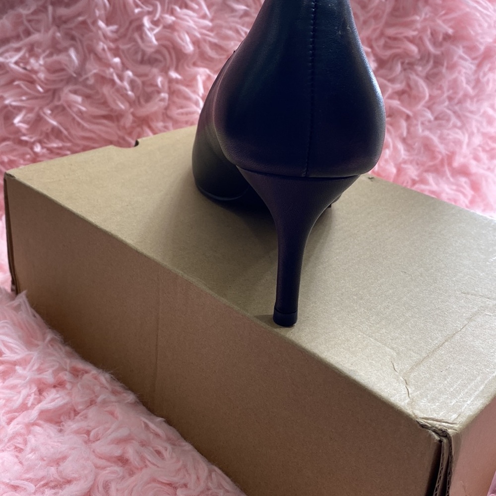 Heels - Picture 4 of 5